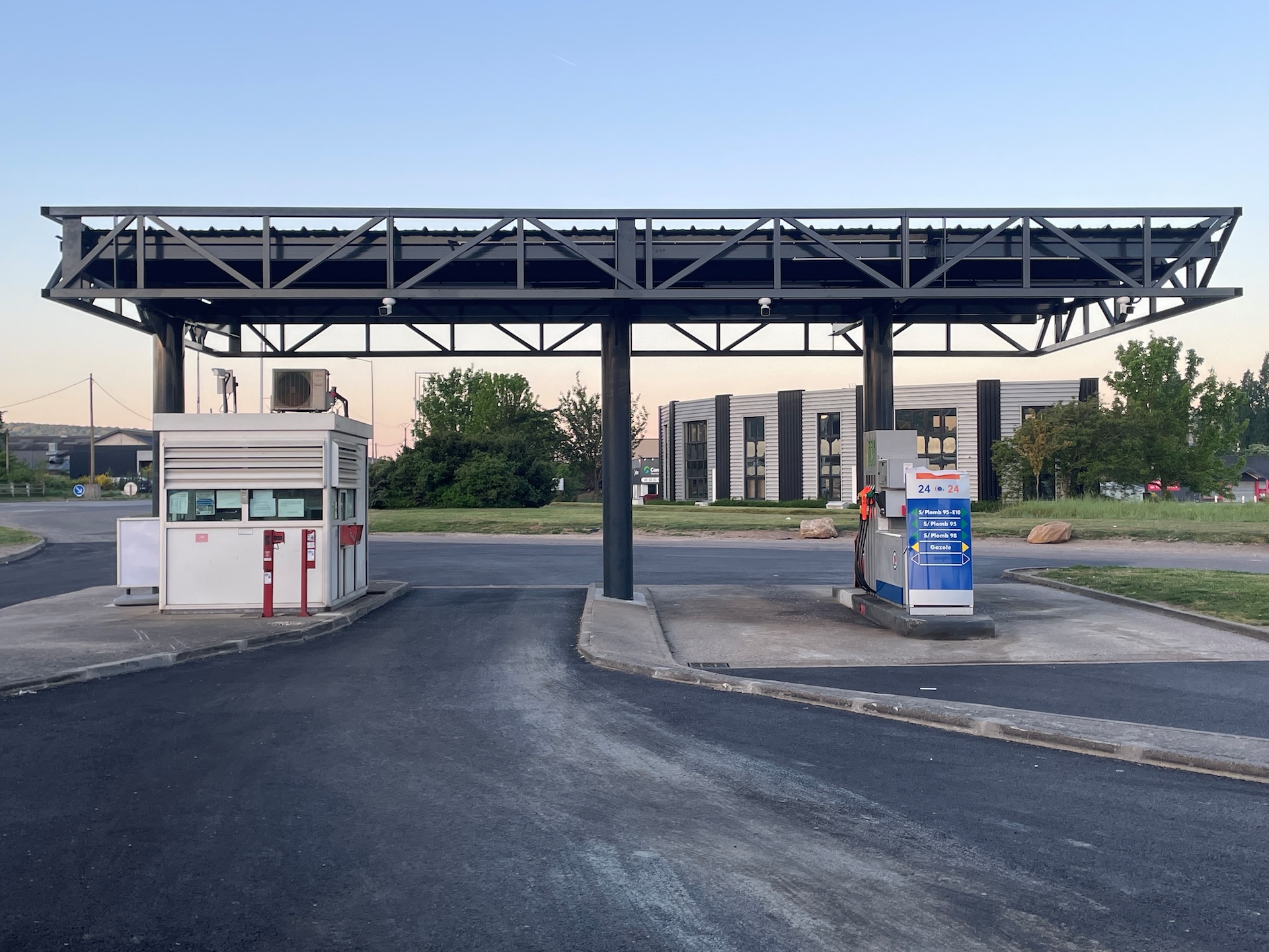 Vidéo-surveillance dans une station-service